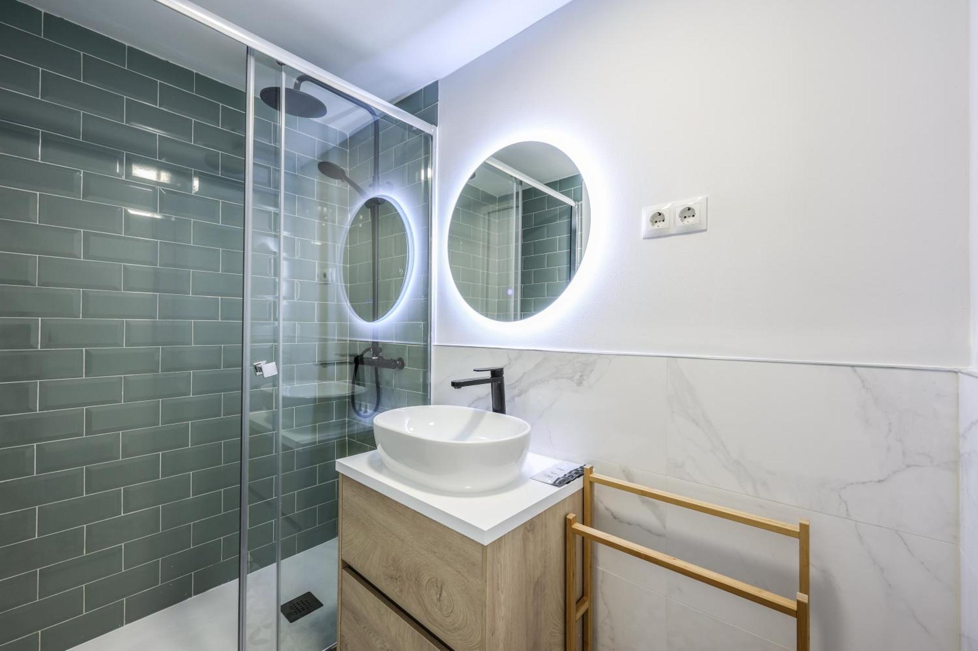Apartamentos Reformados En Tirso De Molina Act Madrid Exteriér fotografie